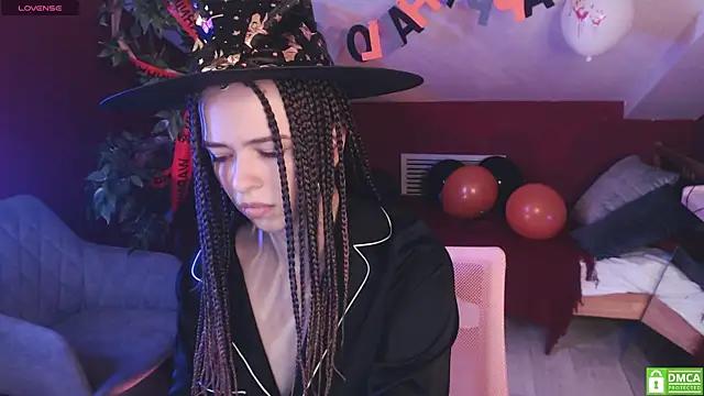 Snapshot of _HypeQueen_ chatting on 10.22.25  HypeQueen  online show from 10.22.25