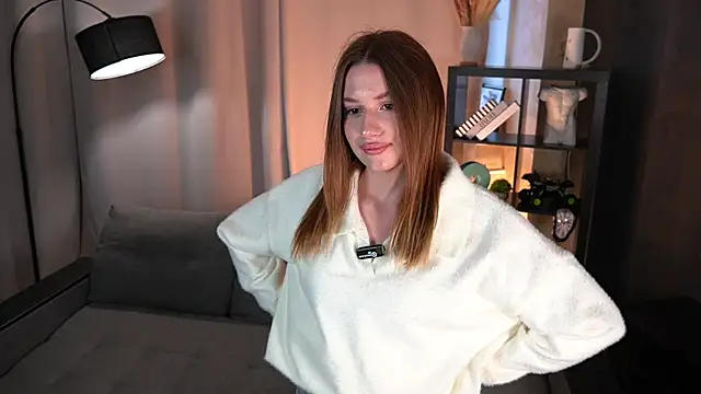 Snapshot of SerenelLee chatting on 10.21.25 SerenelLee online show from 10.21.25