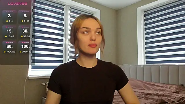 Snapshot of EmiliaRhodes chatting on 10.22.25 EmiliaRhodes online show from 10.22.25