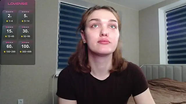 Snapshot of EmiliaRhodes chatting on 10.23.25 EmiliaRhodes online show from 10.23.25