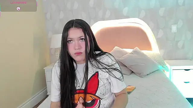 Snapshot of violeta_walton chatting on 10.24.25 violeta walton online show from 10.24.25