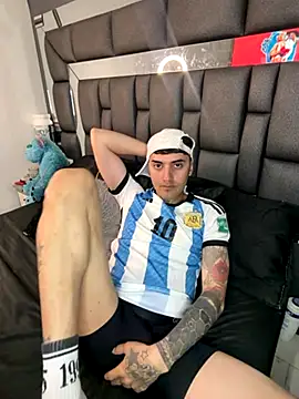 Snapshot of Williamlo chatting on 11.03.25 Williamlo online show from 11.03.25