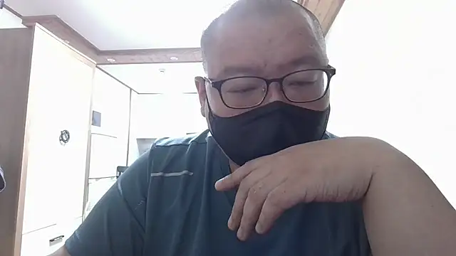 Snapshot of slavezrzl chatting on 10.21.25 slavezrzl online show from 10.21.25