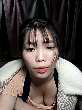 Snapshot of Fish_yellow chatting on 10.24.25 Fish yellow online show from 10.24.25