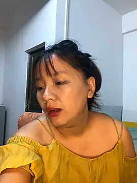 yiyi930316 online show from 10.24.25
