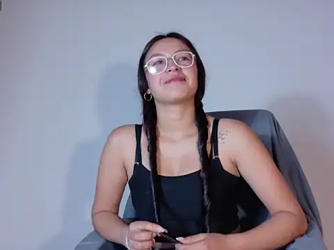 Snapshot of dalya03 chatting on 10.24.25 dalya03 online show from 10.24.25