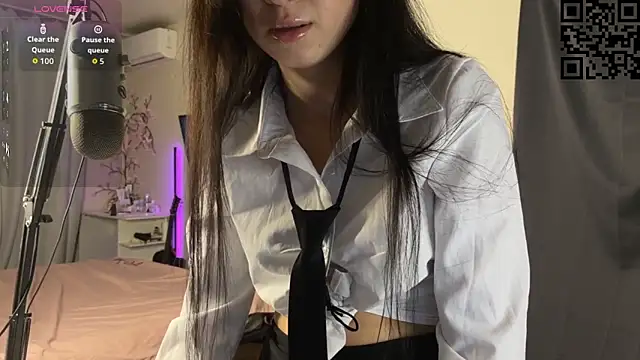 Snapshot of ella_simons chatting on 11.06.25 ella simons online show from 11.06.25