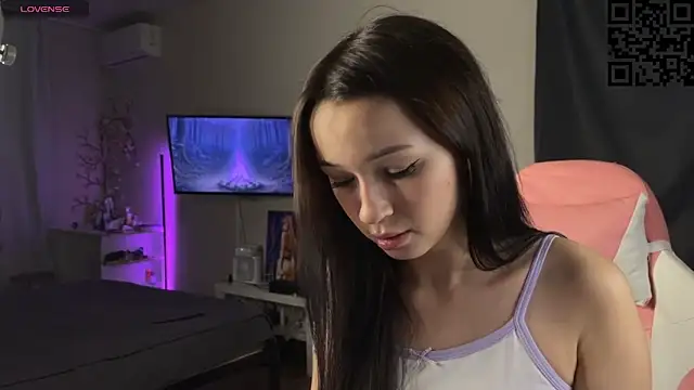 Snapshot of ella_simons chatting on 11.21.25 ella simons online show from 11.21.25