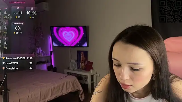 Snapshot of ella_simons chatting on 11.28.25 ella simons online show from 11.28.25