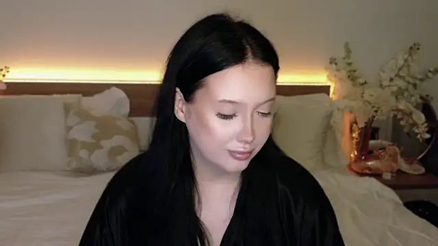 Snapshot of Felicia_Herceg chatting on 10.24.25 Felicia Herceg online show from 10.24.25