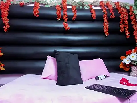 Snapshot of Veella_Pariis_ chatting on 10.24.25 Veella Pariis  online show from 10.24.25