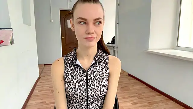 Snapshot of xoxo_Rachel chatting on 10.22.25 xoxo Rachel online show from 10.22.25