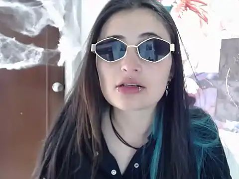 Snapshot of KittenMiss_ chatting on 10.19.25 KittenMiss  online show from 10.19.25