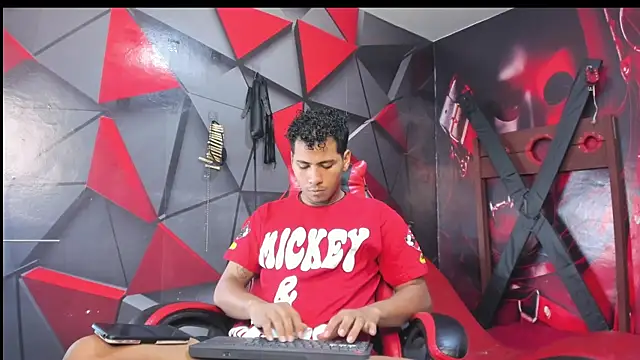 Snapshot of Raphael_Latin chatting on 10.23.25 Raphael Latin online show from 10.23.25