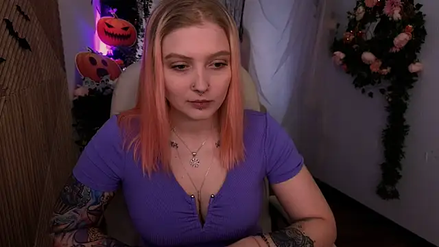 Snapshot of Kiki_shay chatting on 10.27.25 Kiki shay online show from 10.27.25