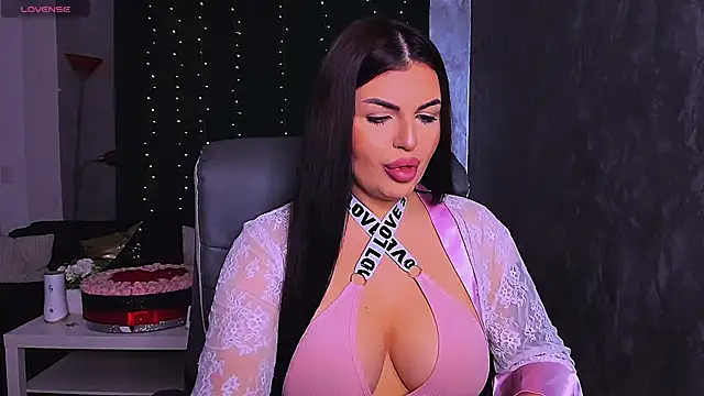 RheaLynn online show from 11.24.25