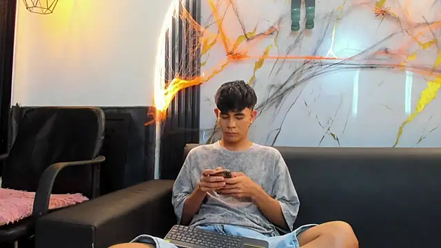 Snapshot of Collins_of1 chatting on 10.22.25 Collins of1 online show from 10.22.25