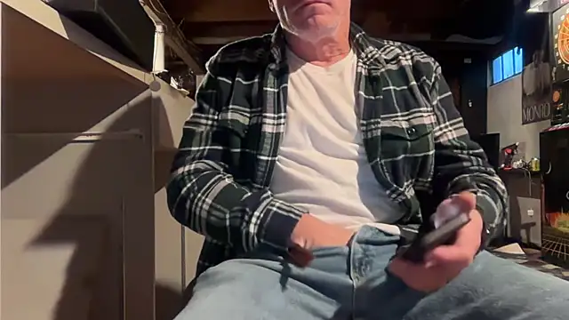 Snapshot of Kneetoe2025 chatting on 12.03.25 Kneetoe2025 online show from 12.03.25