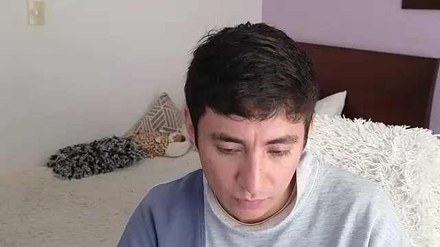 Snapshot of thestuddent chatting on 10.21.25 thestuddent online show from 10.21.25