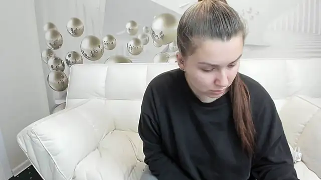 Julia henny3 online show from 10.21.25