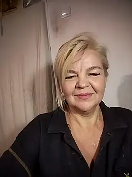 Snapshot of TiaBeauty9182 chatting on 10.24.25 TiaBeauty9182 online show from 10.24.25