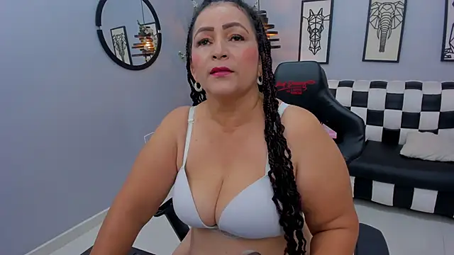 Snapshot of Elena_Milff chatting on 10.24.25 Elena Milff online show from 10.24.25