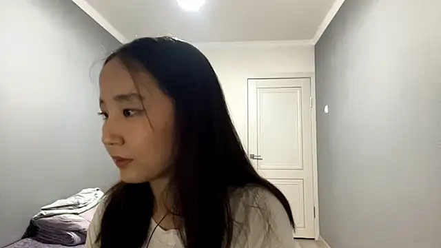 Snapshot of LiaPilksi chatting on 10.22.25 LiaPilksi online show from 10.22.25