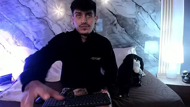 Snapshot of enzorodriguezz chatting on 11.12.25 enzorodriguezz online show from 11.12.25