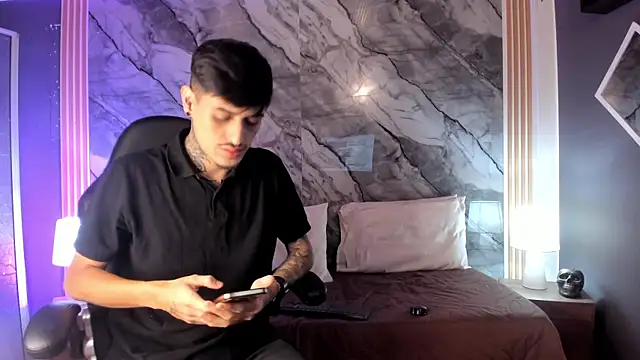 Snapshot of enzorodriguezz chatting on 11.13.25 enzorodriguezz online show from 11.13.25