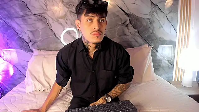 Snapshot of enzorodriguezz chatting on 11.15.25 enzorodriguezz online show from 11.15.25