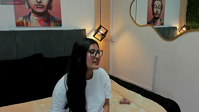 Snapshot of Teffa_bloom chatting on 10.28.25 Teffa bloom online show from 10.28.25