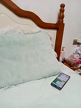 Snapshot of LNG6658 chatting on 10.22.25 LNG6658 online show from 10.22.25