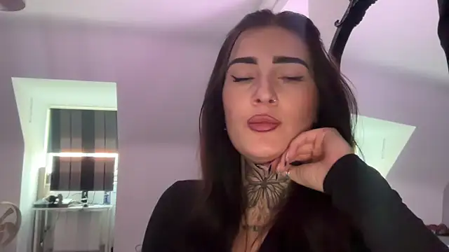 Snapshot of CleoStarr444 chatting on 10.21.25 CleoStarr444 online show from 10.21.25