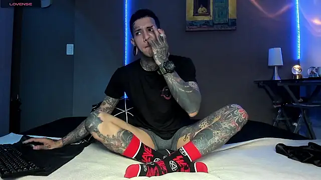 Snapshot of cleoo_jhonny chatting on 03.14.26 cleoo jhonny online show from 03.14.26