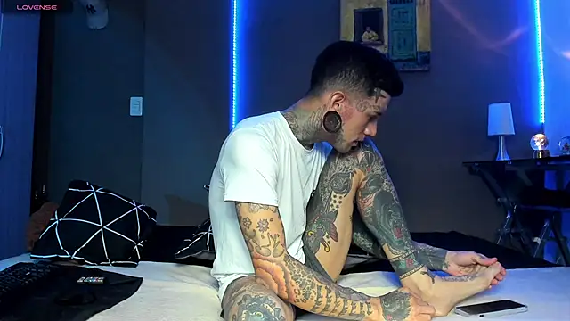 Snapshot of cleoo_jhonny chatting on 03.15.26 cleoo jhonny online show from 03.15.26