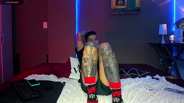 Snapshot of cleoo_jhonny chatting on 03.25.26 cleoo jhonny online show from 03.25.26