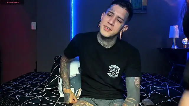 Snapshot of cleoo_jhonny chatting on 04.01.26 cleoo jhonny online show from 04.01.26