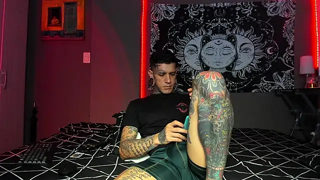 Snapshot of cleoo_jhonny chatting on 04.04.26 cleoo jhonny online show from 04.04.26