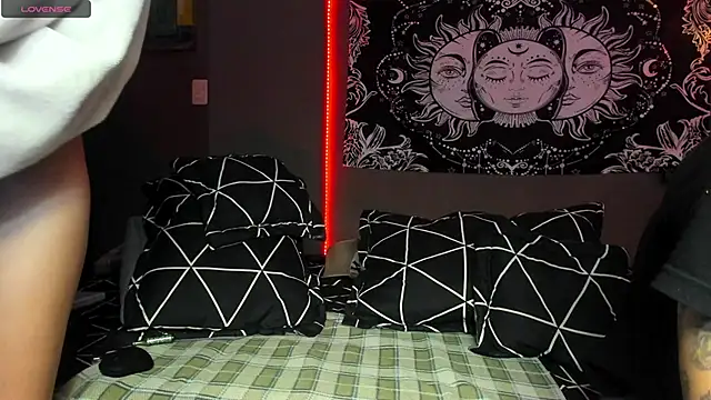 Snapshot of cleoo_jhonny chatting on 04.14.26 cleoo jhonny online show from 04.14.26