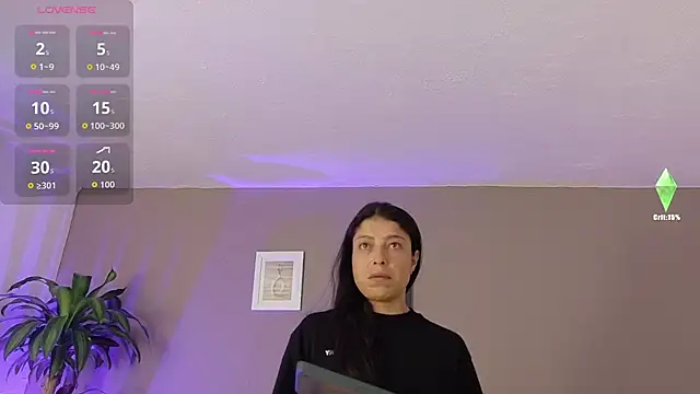 Snapshot of RoxaneMilf chatting on 10.21.25 RoxaneMilf online show from 10.21.25