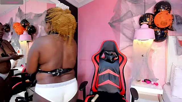Snapshot of EvaTyson chatting on 10.24.25 EvaTyson online show from 10.24.25