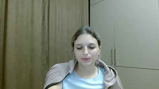 Snapshot of ElisSky301 chatting on 10.25.25 ElisSky301 online show from 10.25.25