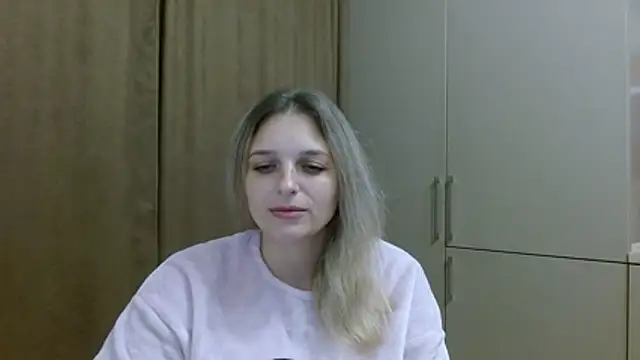 ElisSky301 online show from 10.28.25