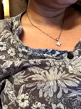 Snapshot of Cute_Pari577 chatting on 10.20.25 Cute Pari577 online show from 10.20.25