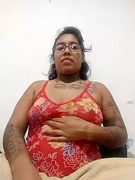 Snapshot of Chicattoo69 chatting on 10.25.25 Chicattoo69 online show from 10.25.25