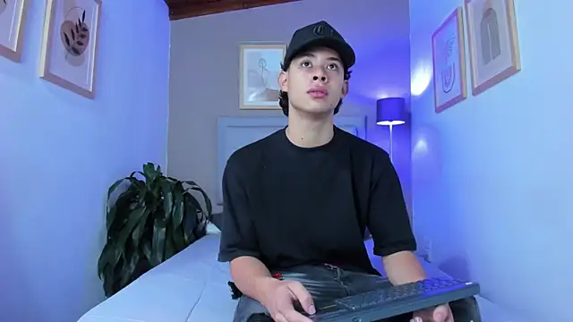 ApoloRicci online show from 10.27.25