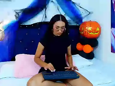 ZOEH ROSS online show from 11.02.25