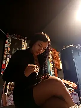 Isis Bathory online show from 12.22.25