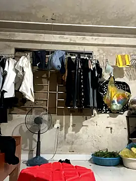 Snapshot of show-hana chatting on 10.23.25 show-hana online show from 10.23.25