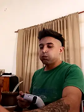 Snapshot of EliNico20x chatting on 10.22.25 EliNico20x online show from 10.22.25